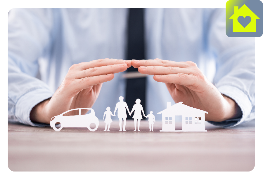 Eine Person hält seine beiden Hände wie ein Dach über weiße Symbole von Menschen, Auto und Haus.